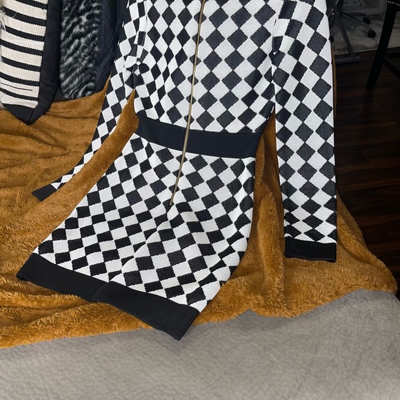 New Balmain Two-Tone Intarsia-Knit Mini Dress - Picture 13 of 17